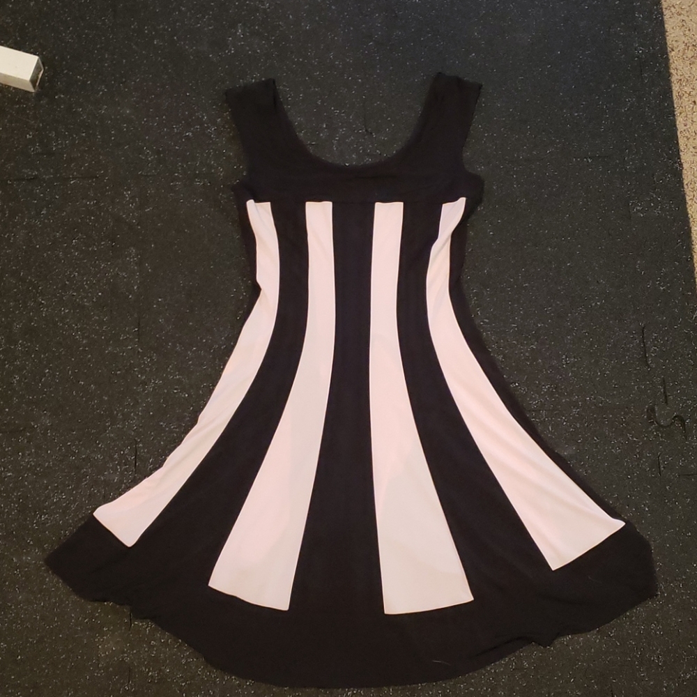 Super Flattering Pink and Black Dress
